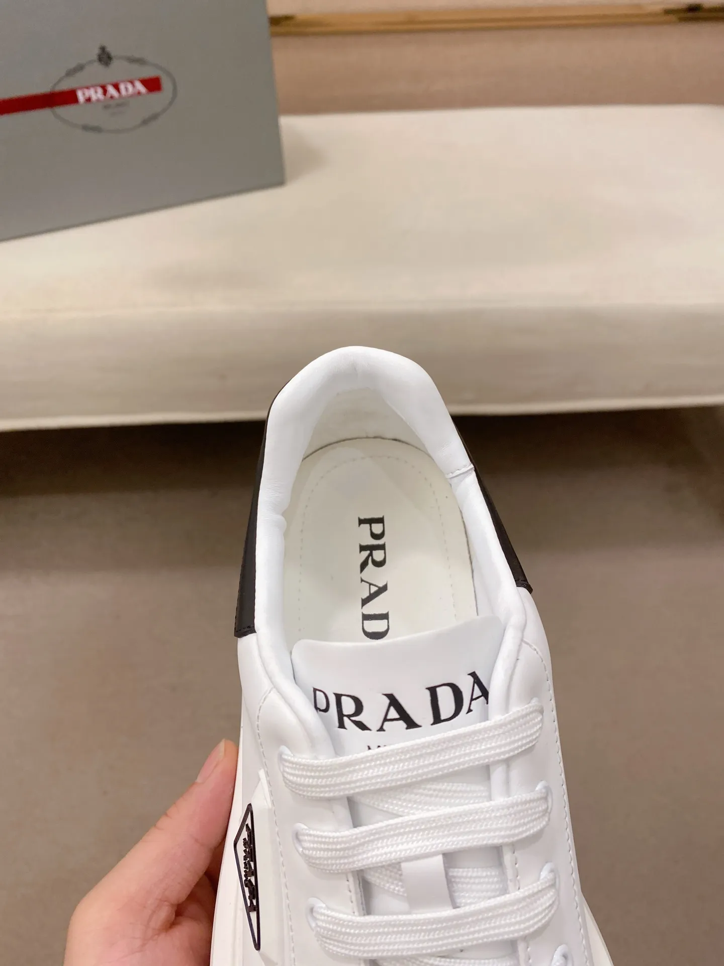 Men's shoes 💰 580💰 ✔️✔️✔️High version High-quality new PRADA (Prada) counters are launched simultaneously, new men's shoes, 😘fabrics are selected from first-layer cowhide fabrics. Lining: Imported cowhide leather lining. 👍🏿High-end☄️Open-molded non-slip rubber outsole, exquisite lines, simple and elegant, comfortable and high-end for leisure travel. Code number: 38 to 45